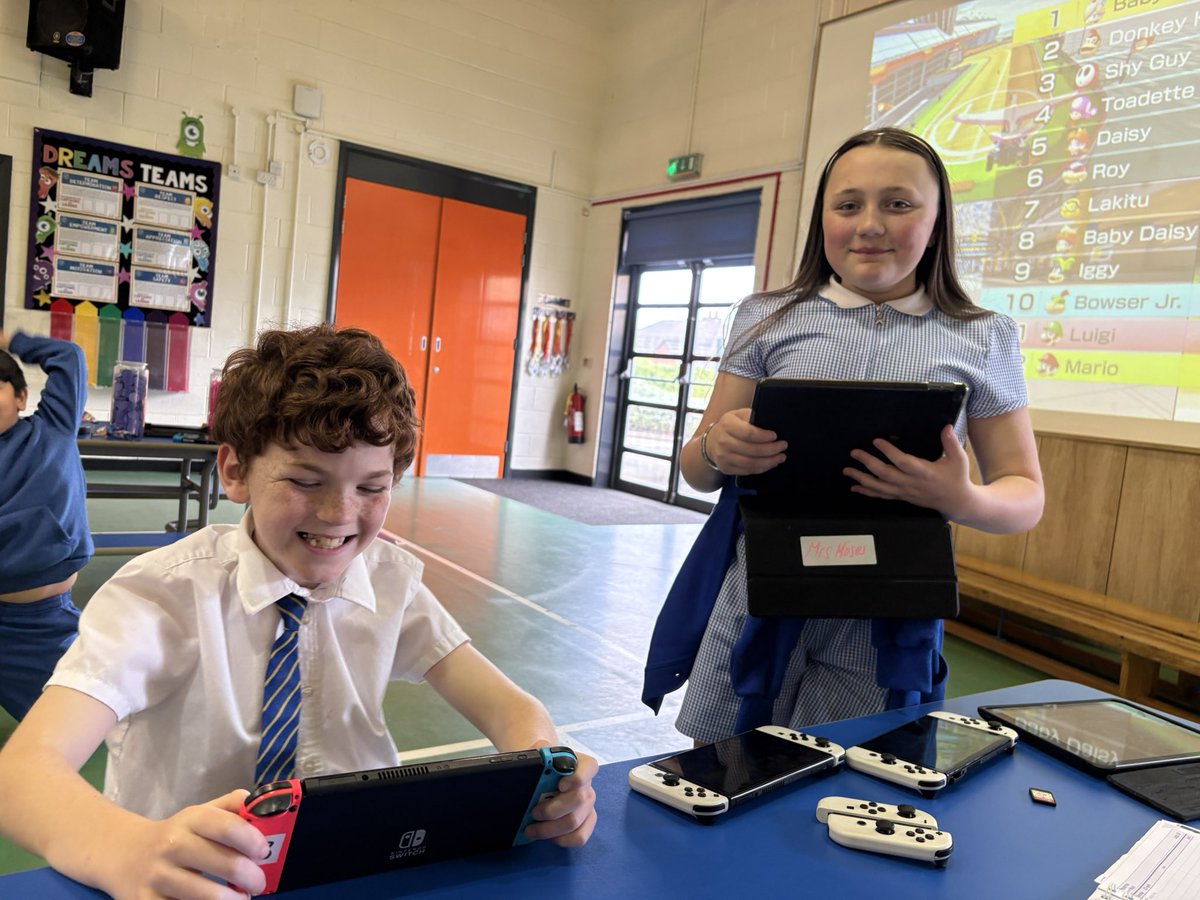 Flomellynews's tweet photo. Check out this week’s #flomellycorevalues winners - recognised by their class teachers for outstanding contributions to school life and demonstrating our DREAMS core values. Their treat, a Nintendo Switch/iPad afternoon with Mr Leach - including sweets, treats and biscuits! https://t.co/0uaiCohrUA