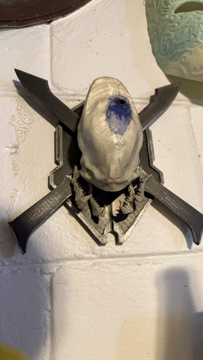 Throwback to when I 3D printed and painted the legendary emblem from Halo. It's so small on my wall, that I often forget it exists. I should have done it twice the size lmao