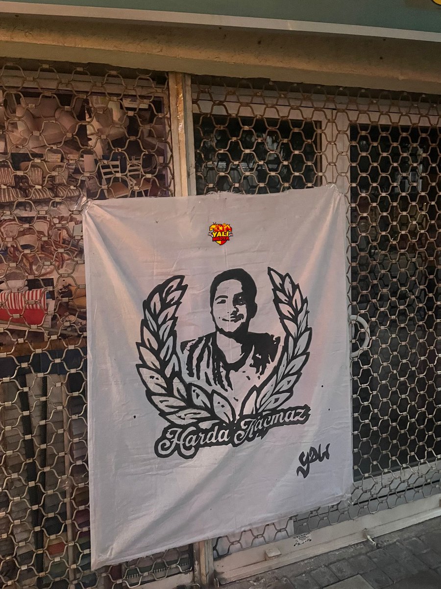 yalimedya98's tweet photo. Elim bir kaza sonucu vefat eden Kocaelispor taraftarı Harda Kaçmaz için hazırladığımız pankart. https://t.co/RQtfkfmgUX