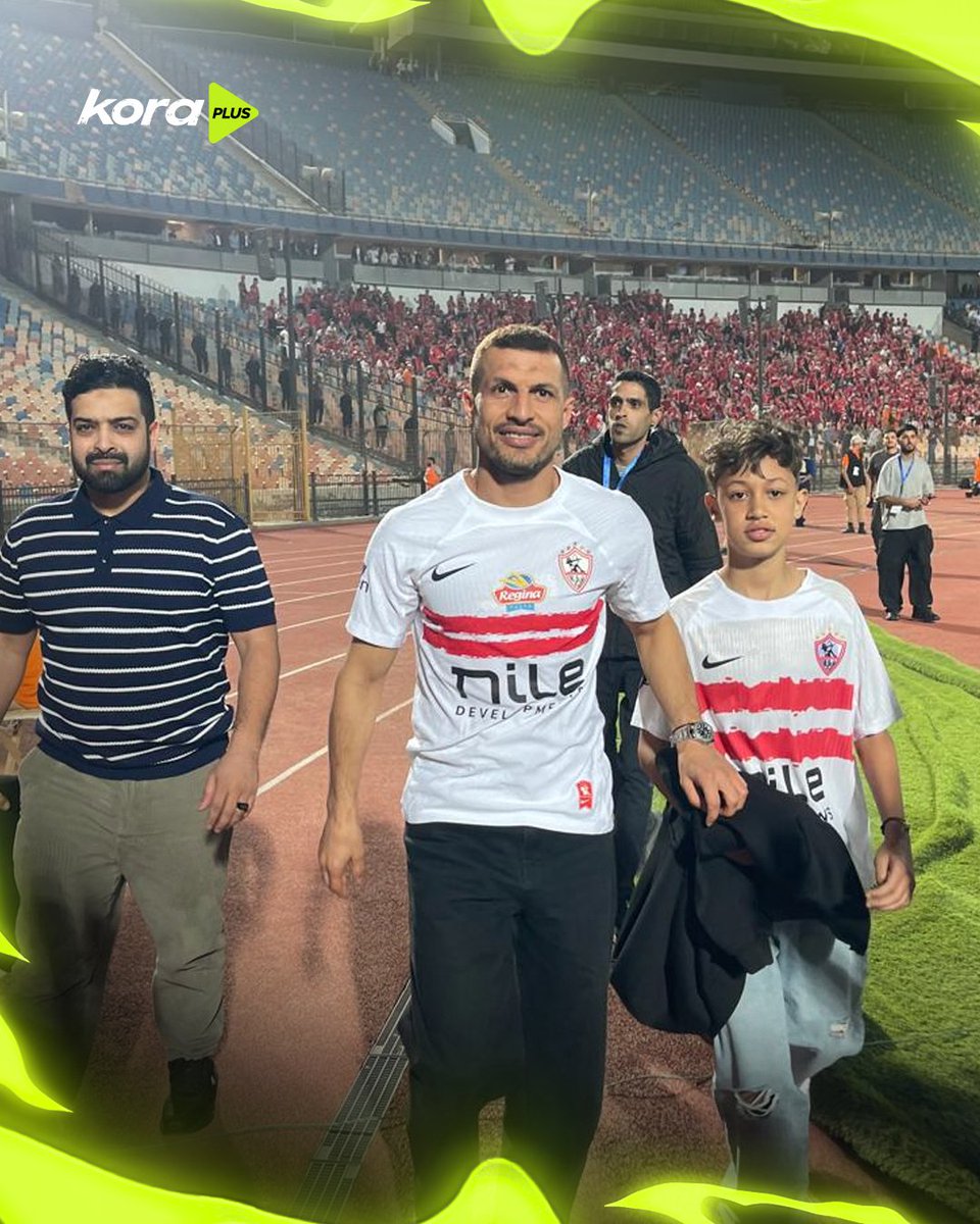 KoraPlusEG's tweet photo. طارق حامد يحيي جماهير الزمالك بعد التأهل لنهائي كأس الكونفيدرالية 🏹⚪ https://t.co/YyCGPPQa7W