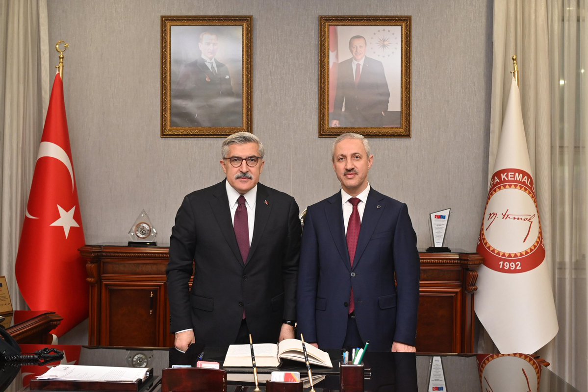 📍 Hatay

Hatay Mustafa Kemal Üniversitesi Rektörü Veysel Eren hocamızı makamında ziyaret ettik.

Nazik ev sahipliği ve kıymetli sohbetleri için kendilerine teşekkür ediyor; üniversitemizin gelişimi, gençlerimizin geleceği adına yürüttükleri çalışmalarında başarılar diliyoruz.