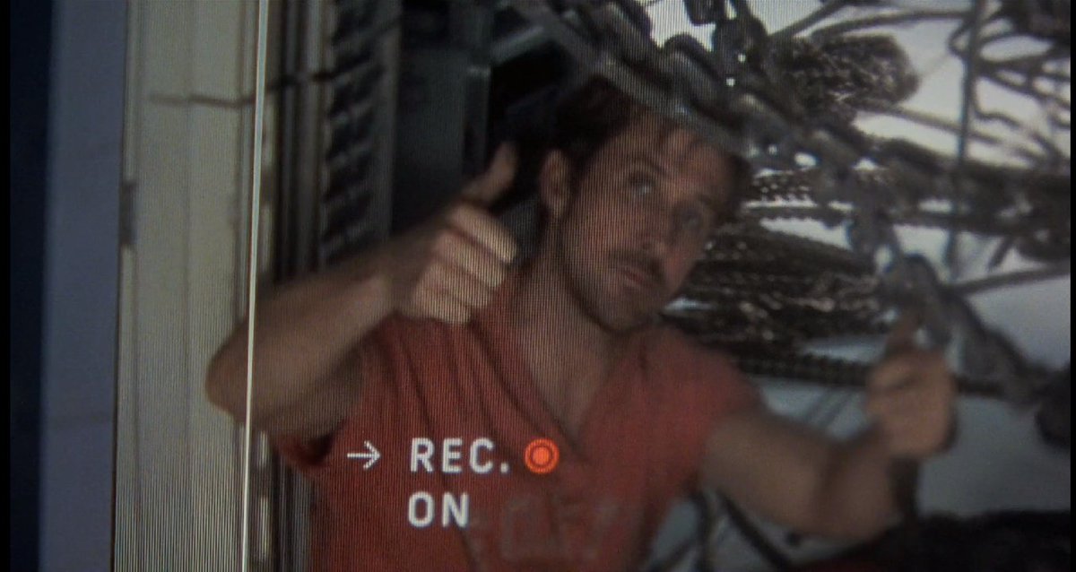 internectics's tweet photo. Why does he look that good?! https://t.co/2lPOuofWXC