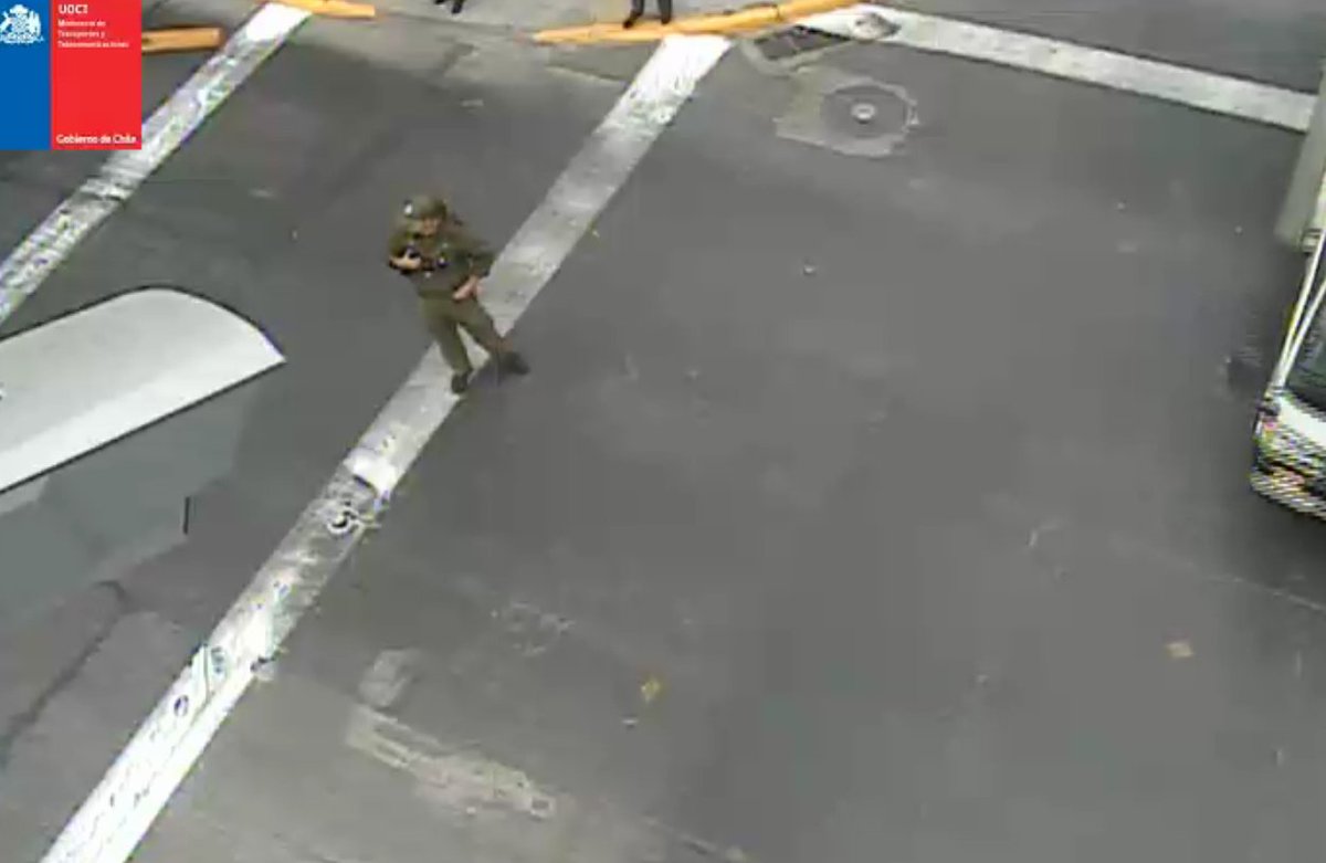 TTISantiago's tweet photo. ATENCIÓN (14:38). Tránsito SUSPENDIDO en Av. José Pedro Alessandri en ambos sentidos entre Av. Grecia y Alcalde Eduardo Castillo Velasco, debido a grupo de personas que intenta bloquear la vía frente a la UMCE. Procedimiento policial en desarrollo #Ñuñoa https://t.co/j8pXeutKy9