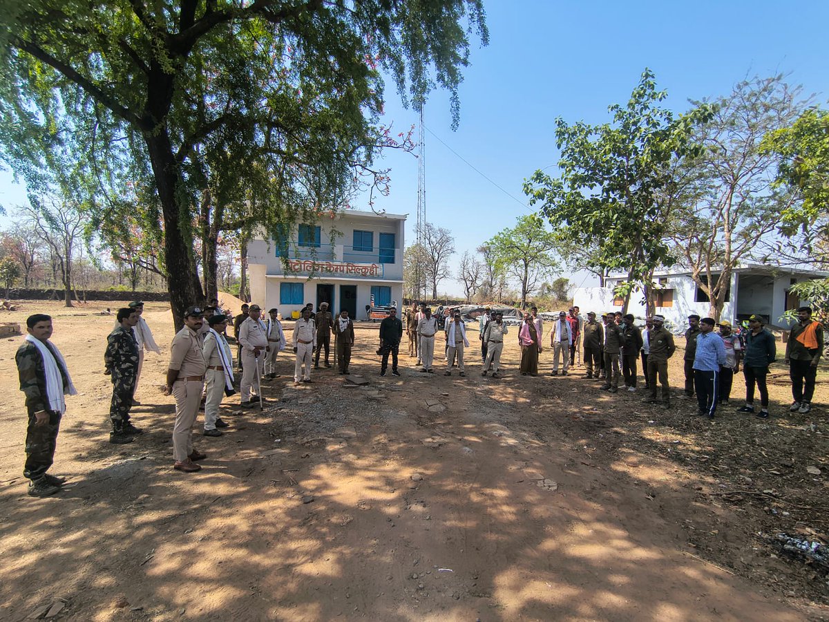 Massive teak timber heist exposed in the core area of Veerangana Durgavati Nauradehi Tiger Reserve!(specifically the Barha / Puraina camp). 🪵Despite my 2024 warnings, complaints, CWLW ,MP gave a "clean chit" while the forest was being stripped bare.
If the trees aren't safe,