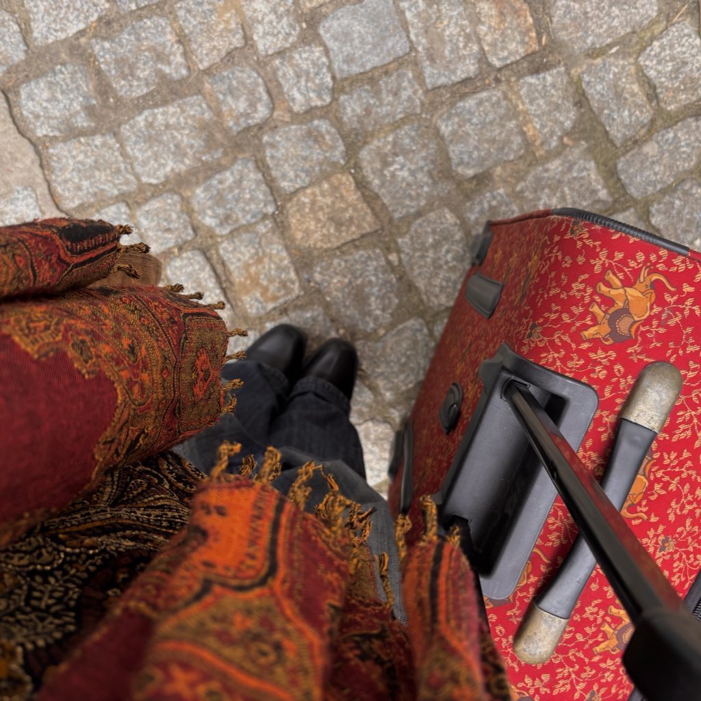 𝓅𝑜𝓁𝓁𝓎 tweet media