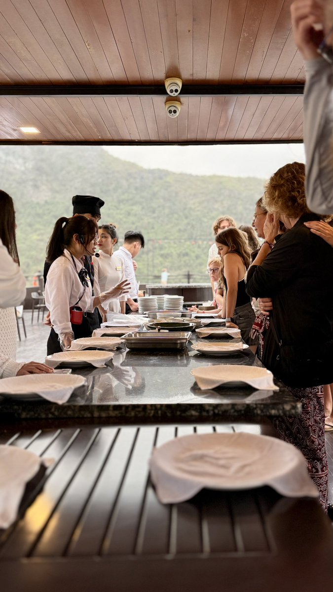 hafelg's tweet image. The missing #Vietnam files, day 24: Exactly one year ago today, we were cruising #HaLongBay. Limestone cliffs, calm water, and that hazy April light. Still thinking about this one 🛥️🌿

#Latergram #AprilMemories #SoutheastAsia