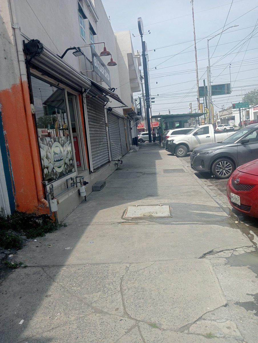 Buen día  <a href="/ayd_monterrey/">Agua y Drenaje Mty</a> fuga frente a negocio de ¡ Comida ! Gral. Plutarco casi esquina con López Mateos, La Joya, 2do. sector <a href="/municipiodegpe/">Guadalupe Gobierno Municipal</a> 
<a href="/aztecacomunidad/">#ComunidadAzteca</a>