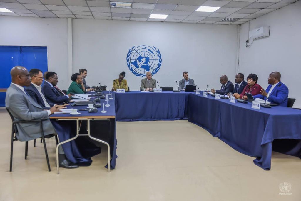 Heissels_Kapata's tweet photo. #MaFa face au Représentant spécial du #SG des @UN.

#James_Swan, nouveau chef de la MONUSCO, a débuté ses consultations à Kin ce 17.04.26 marquées par un tête-à-tête remarqué avec SEM le Président élu @MartinFayulu sur la crise politique et sécuritaire.

©️  #Communication_ECiDé https://t.co/qsm8sgI9DO