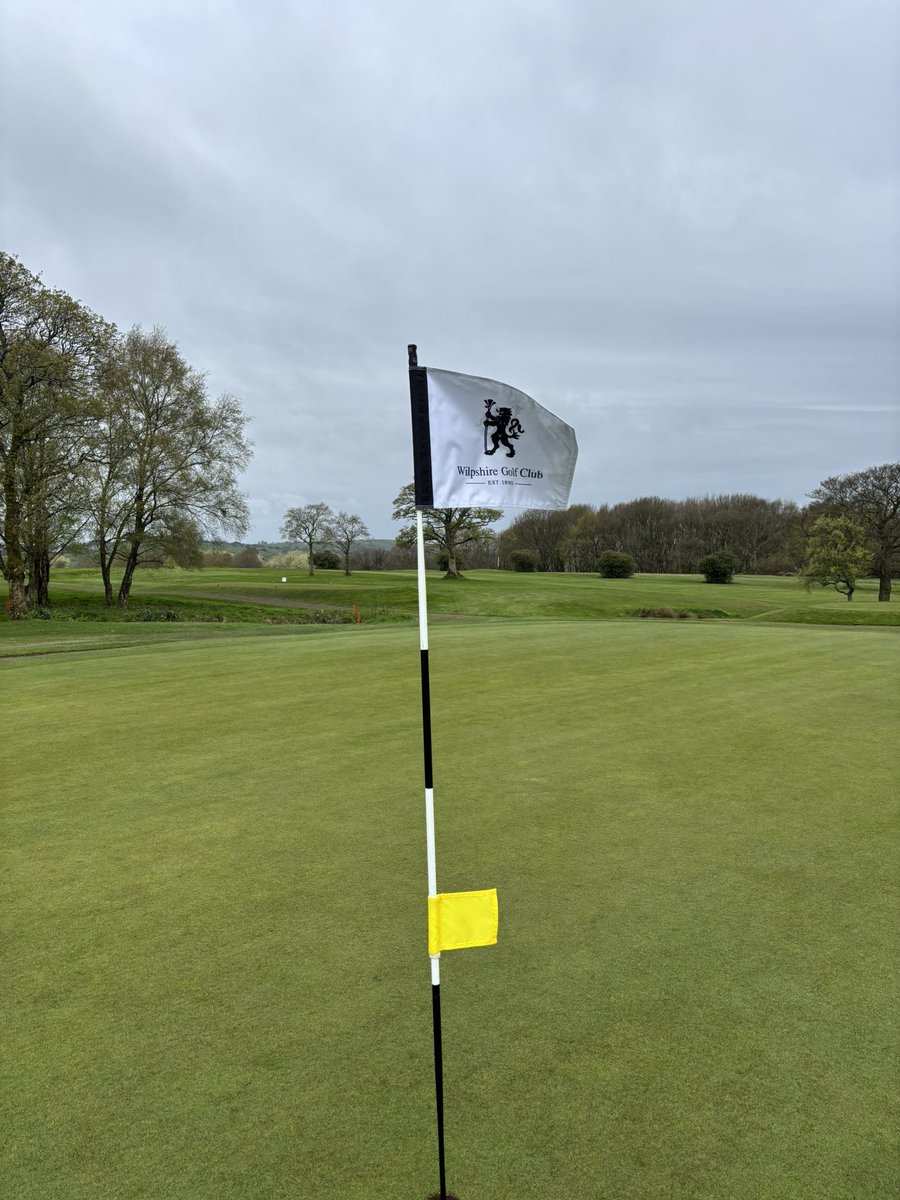 PaulFMW_TJGOLF's tweet photo. @GolfWilpshire @Wilpshiregreens many thanks for your continued business……
New design flags looking great today. https://t.co/iwwMynYJeO