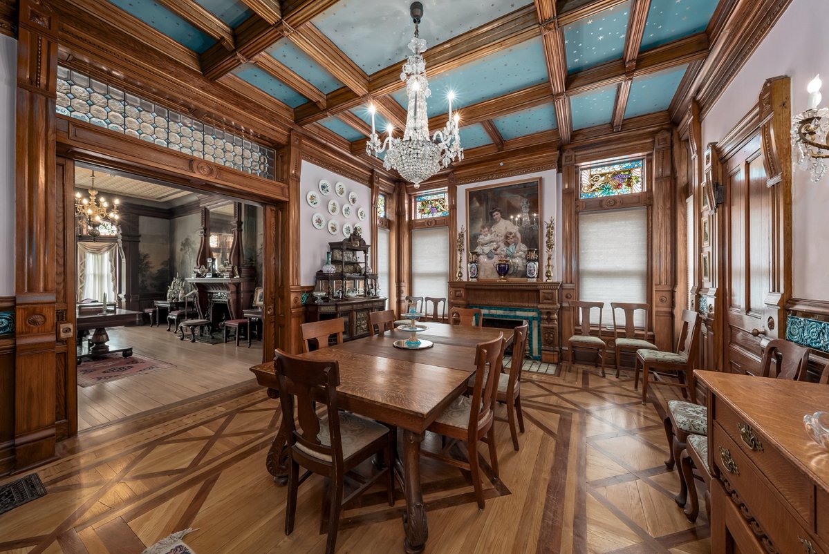 Zillow Gone Wild 🏡 tweet media