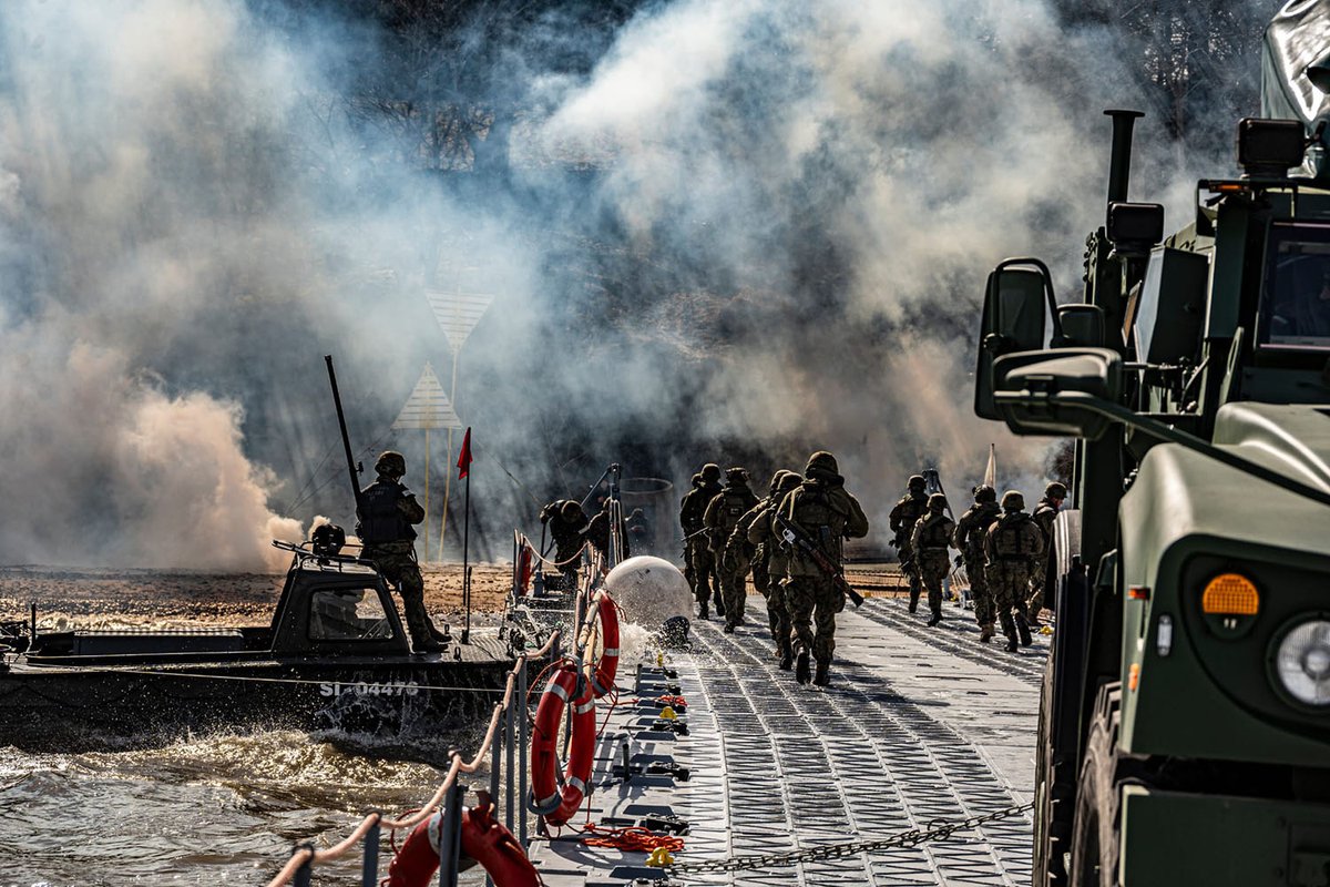 Polska_Zbrojna's tweet image. #foto
Strzelcy konni z Wędrzyna ćwiczyli na lądzie i morzu. Finałem było strzelanie z pokładu okrętu i desant morski

polska-zbrojna.pl/home/gallerysh…

@MON_GOV_PL @SztabGenWP @DGeneralneRSZ @DowOperSZ @17WBZ @11LDKPanc