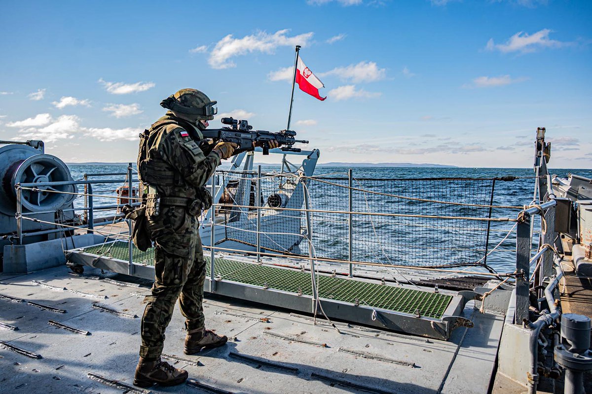 Polska_Zbrojna's tweet image. #foto
Strzelcy konni z Wędrzyna ćwiczyli na lądzie i morzu. Finałem było strzelanie z pokładu okrętu i desant morski

polska-zbrojna.pl/home/gallerysh…

@MON_GOV_PL @SztabGenWP @DGeneralneRSZ @DowOperSZ @17WBZ @11LDKPanc