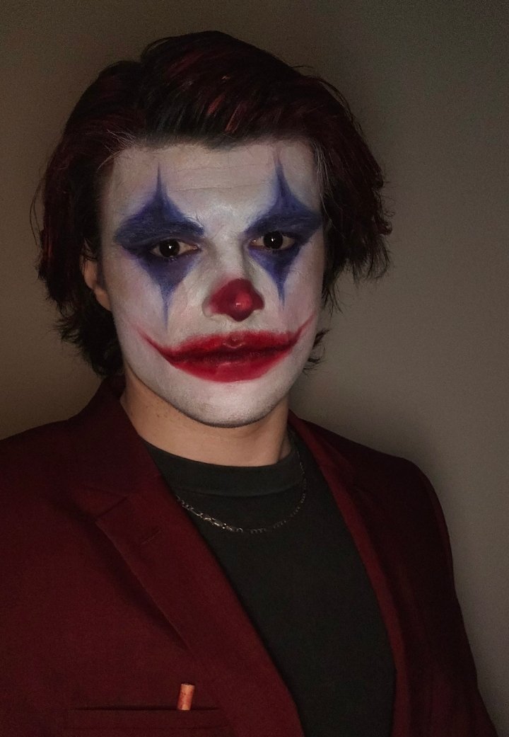 <a href="/aileesinfiltro/">ailee</a> Lo q veía el resto.            Lo que vio v