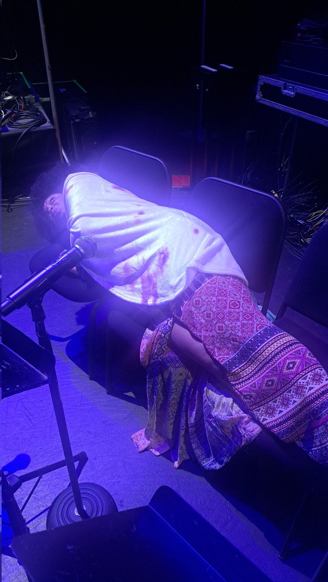 Jessie_Wagner's tweet image. Tortilla wrapped for warmth. 😁 It gets cold in rehearsal. #rehearsal #cold #jessiewagner #tortilla #funny