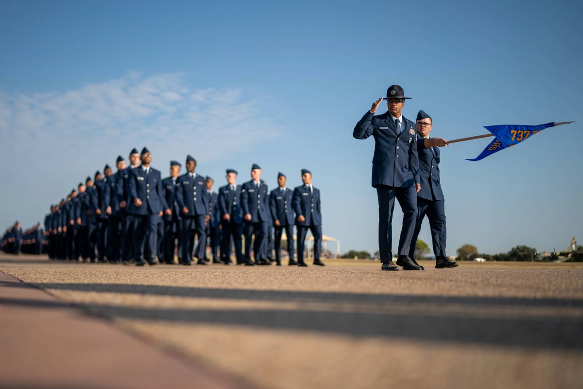 SecAFOfficial's tweet image. Both the @usairforce and the @USSpaceForce met their FY26 recruiting goals five months ahead of schedule!  
We've recruited 32,750 #Airmen and 730 #Guardians - an inspiring pipeline of dedicated volunteers who are eager for their chance to serve our nation in the Department of