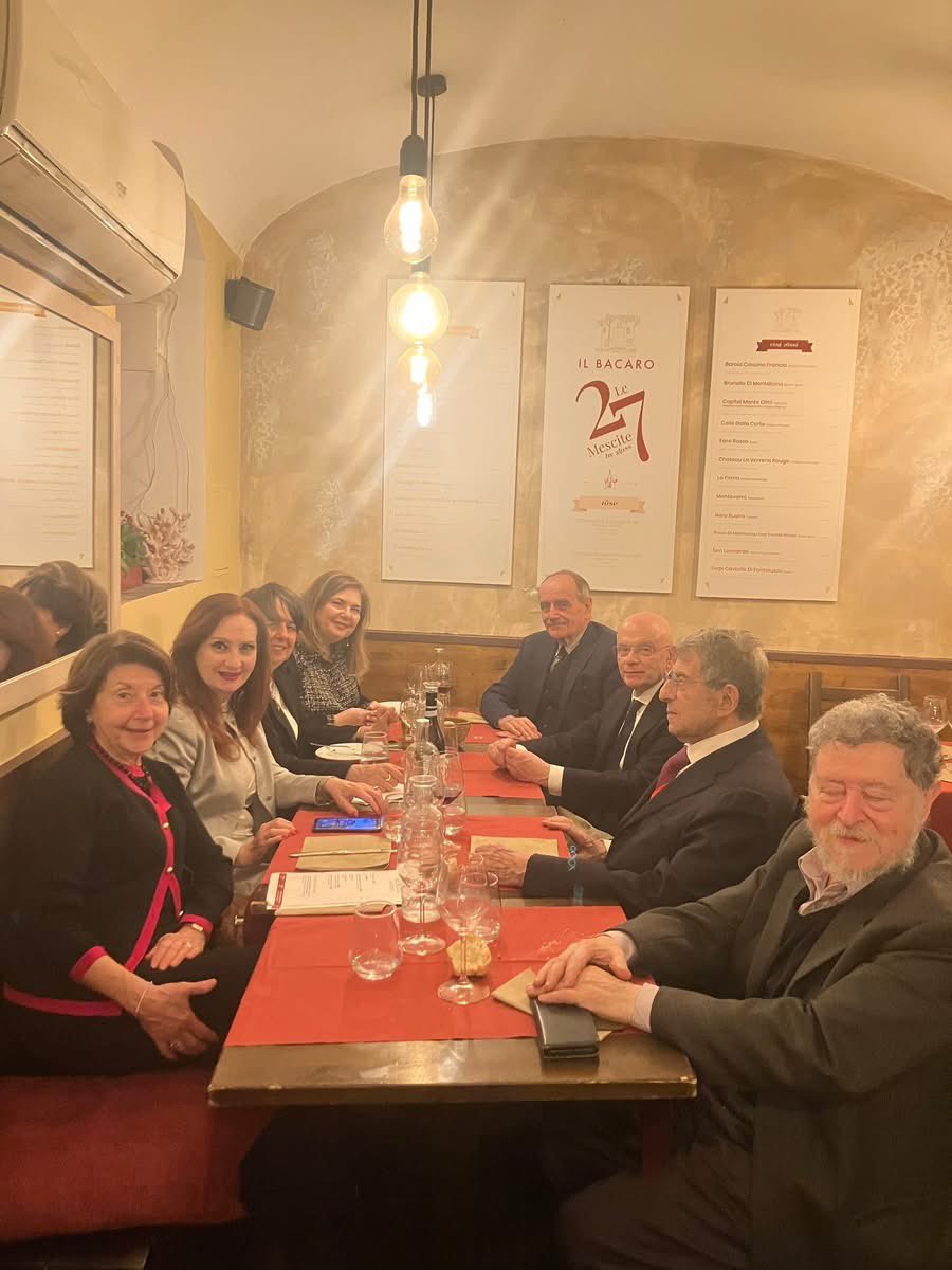 Serata di quelle che restano ieri a <a href="/la_dante/">Società Dante Alighieri</a> affiancata da illustri relatori Carlo Di Lieto, Vincenzo Guarracino, Sandro Gros-Pietro abbiamo esplorato la poetica di Corrado Calabrò, grazie al libro di Fabia Baldi “La ricerca della felicità”con l’impeccabile regìa di <a href="/MaryAttento/">Mary Attento</a>