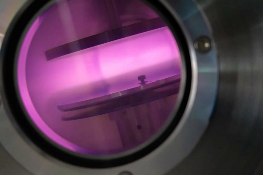 projectschema's tweet photo. 6/10
Helium cools silicon wafers during plasma etching.
Without it, thermal uniformity collapses and you lose nanometer-scale precision. Hydrogen has better conductivity but nobody uses it in production. Ignition risk under chamber conditions.
--- https://t.co/7ld4Hw4PPi