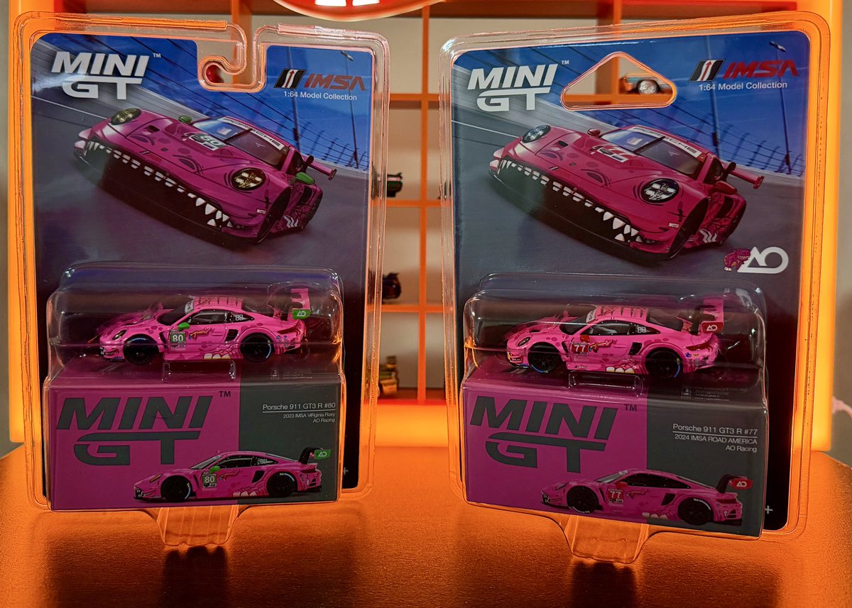 DiecastHype's tweet image. Which one is better in your opinion, 80 or 77?

#MiniGT #Porsche