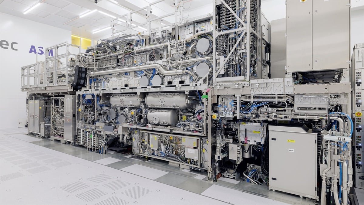 projectschema's tweet photo. 8/10
⚙️ ASML's EUV lithography tools need helium to cool their optics. These are the bottleneck machines for anything at 3nm and below. A helium shortage is a direct cut to advanced chip production capacity worldwide.
--- https://t.co/pQeIslwLWm