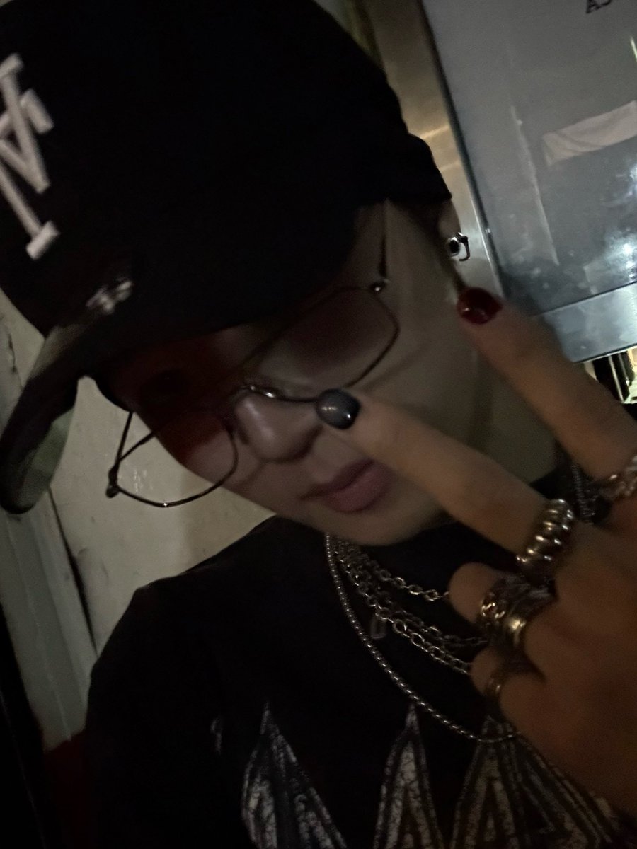 hân/tina | ☆🪽 tweet media