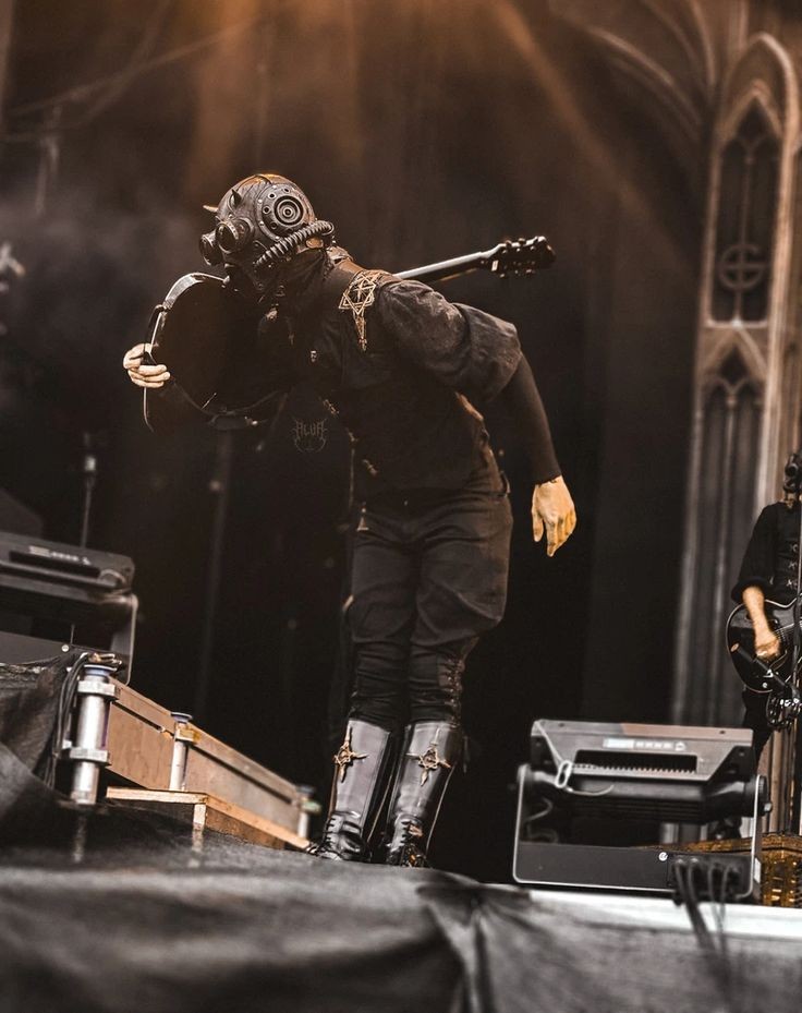 Bee #1 PUPTOM ENJOYER tweet media