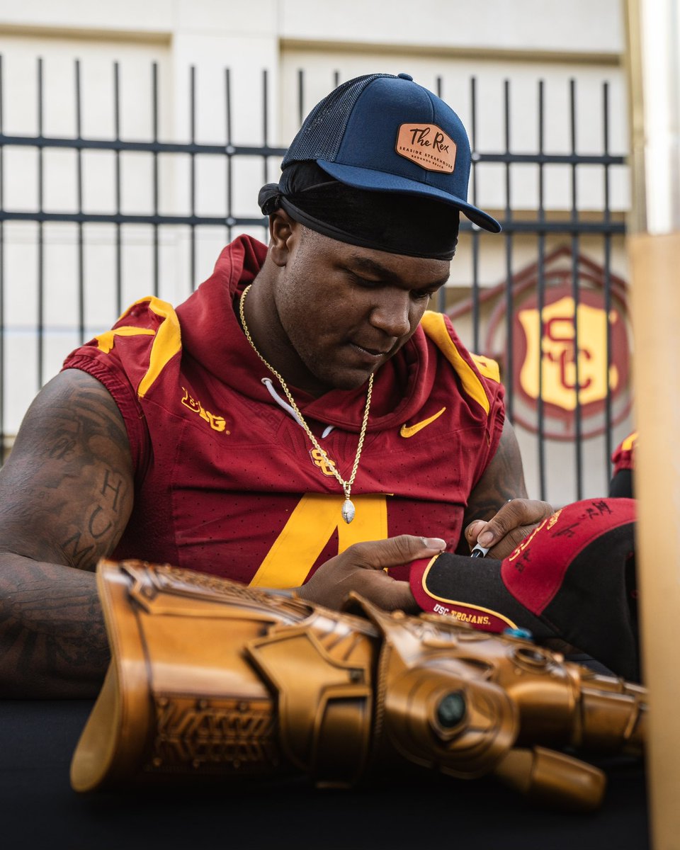 houseof_victory's tweet photo. every The Rex steakhouse x @uscfb collab is a guaranteed good time ✌️ https://t.co/5MULfWxaKq