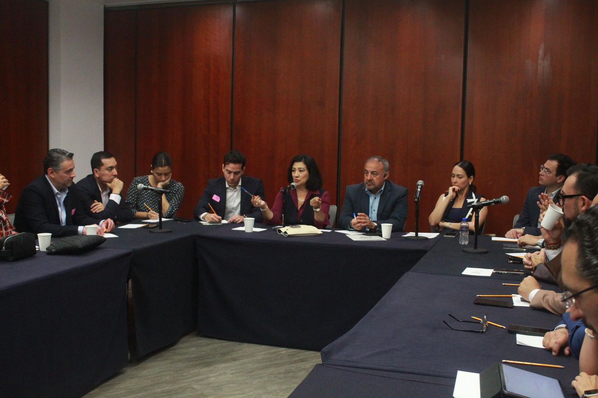 energy_beyond's tweet photo. Reunión en el Senado sobre el futuro del almacenamiento, la electromovilidad y el sector energía con la coordinadora de la comisión de energía del Senado. https://t.co/TGjiyC8fCz
