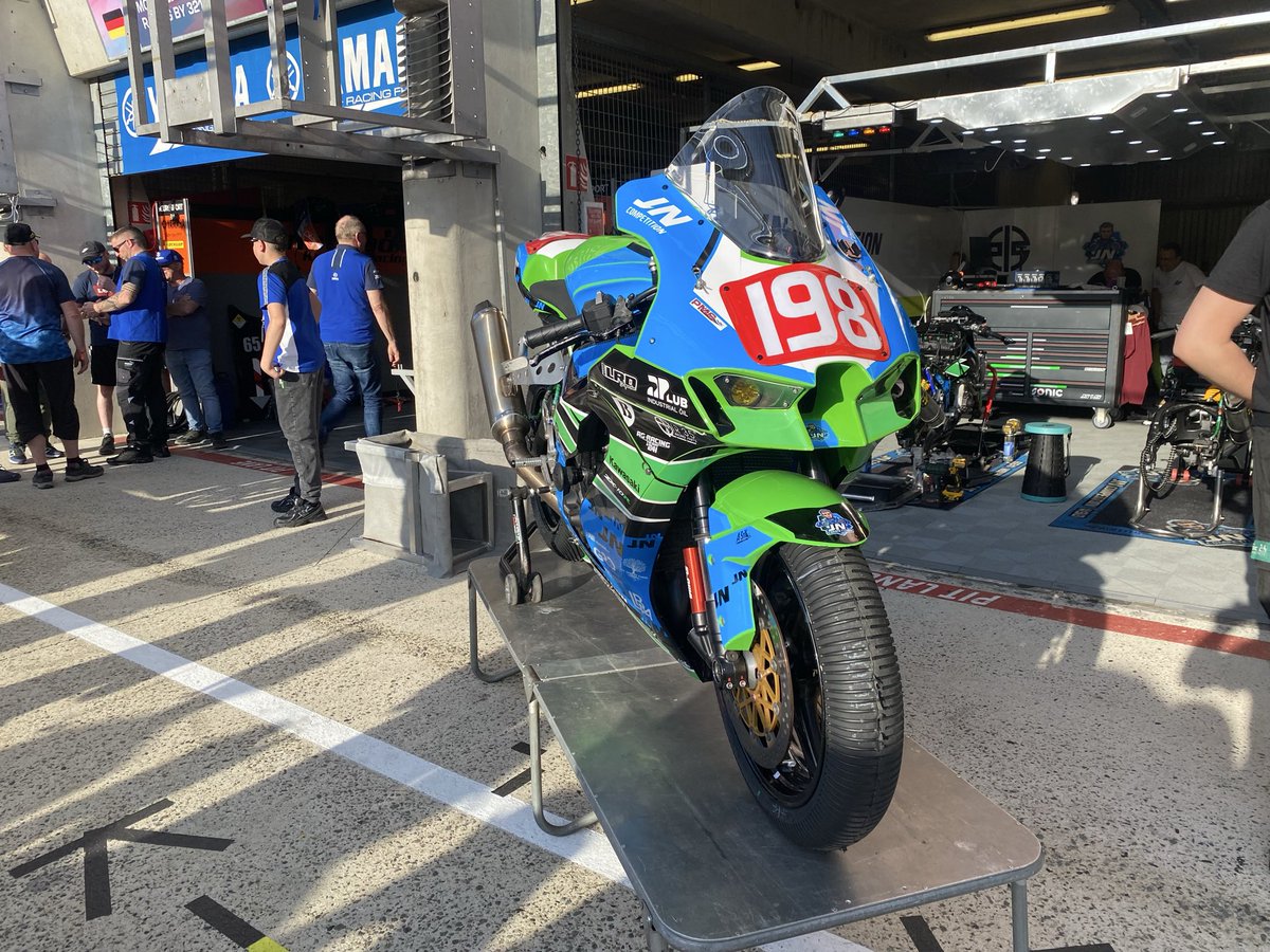 curedesebum's tweet photo. #24hmotos https://t.co/s7aVxdhsRA