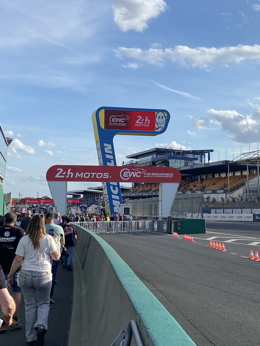 curedesebum's tweet photo. #24hmotos https://t.co/s7aVxdhsRA