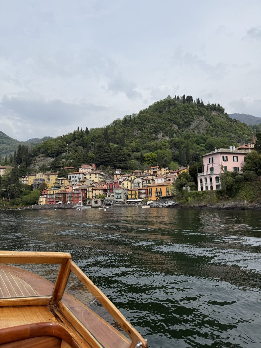 MaxAzgeda's tweet photo. Côme, Italie 🇮🇹 https://t.co/DL5BBjHr4m