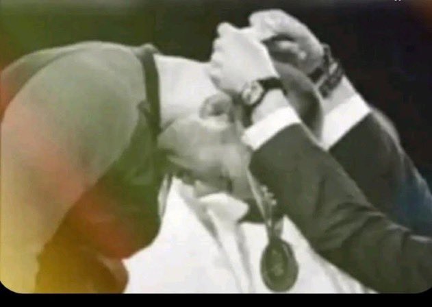 This award goes to YOU who returned my good morning greeting and never came back to engage me.

Collect your award, you be Merlin!!!!!
Na like this we go take grow baaaaaa?