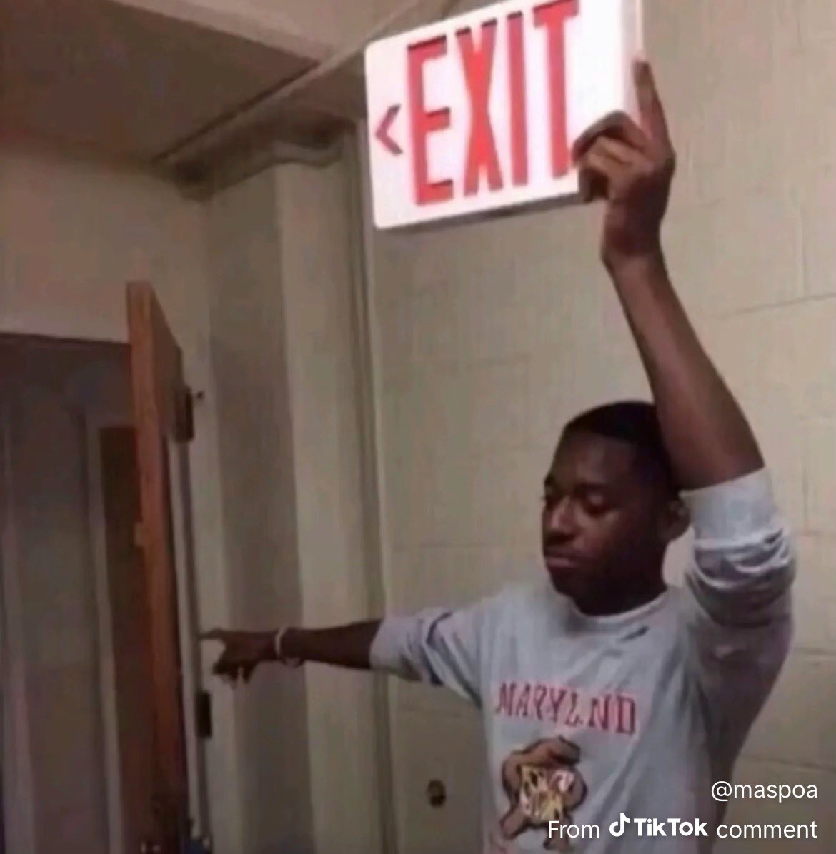 smithdeshawn321's tweet photo. @EVBDYLUVSTJ Show him the door https://t.co/vgYYM85BwM