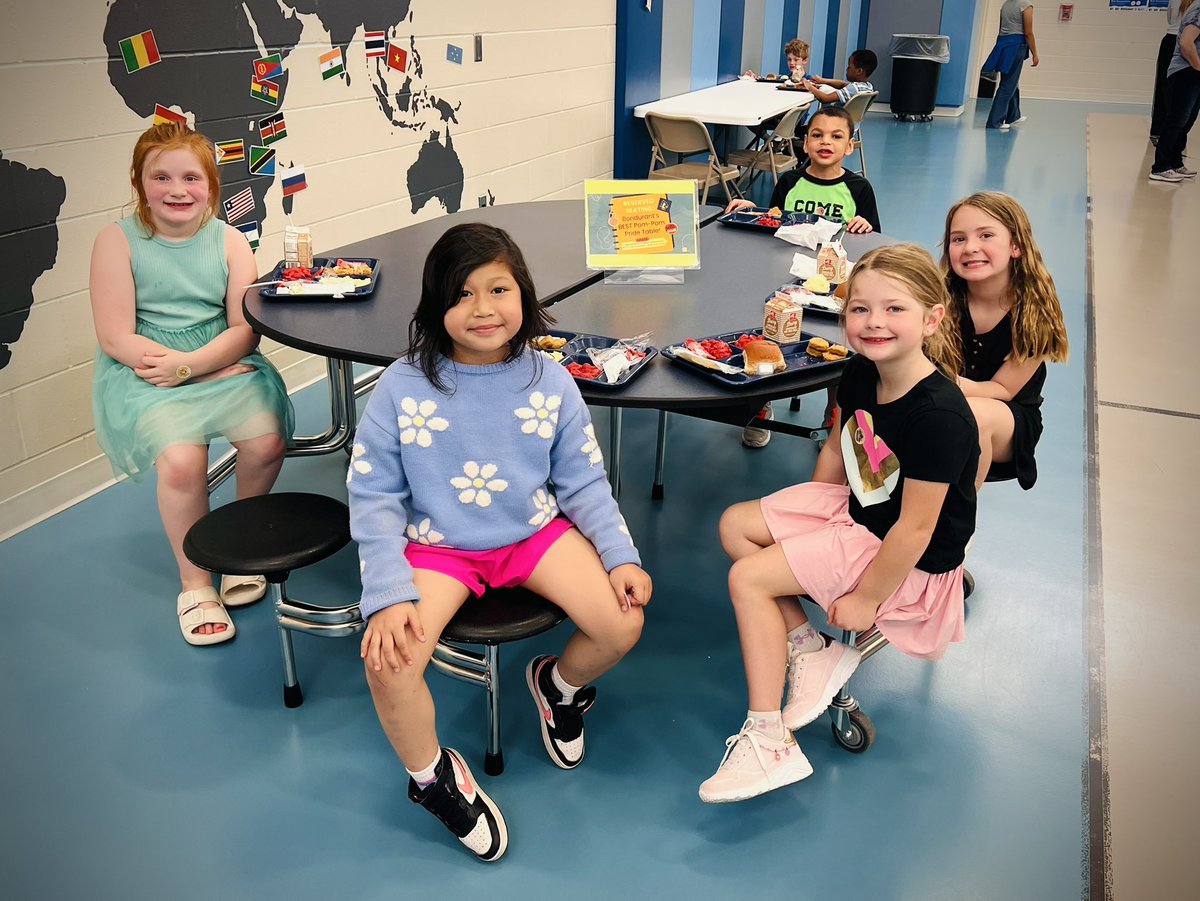 mbschcounselor's tweet image. Put your hands together for these amazing #MorrisJays 1st graders! They earned a spot today during lunch at the Bondurant’s BEST Pom-Pom Pride Table by making great choices and showing expected behavior in the lunchroom this week!! #BondurantsBEST #PBIS #schoolisfun