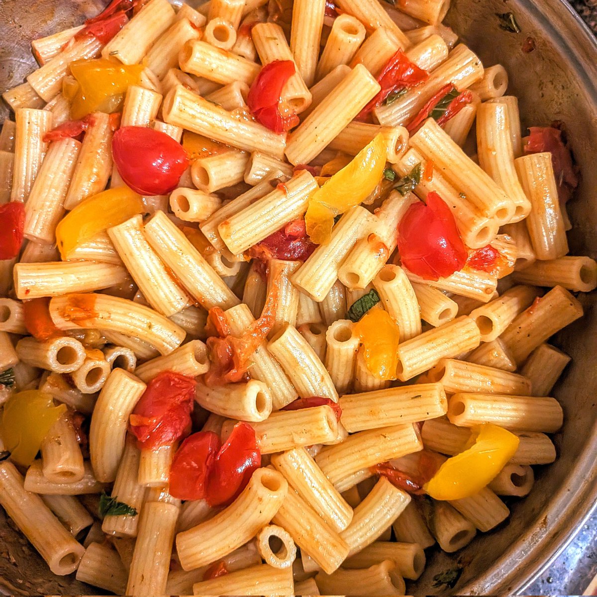 𝕾𝖆𝖋𝖆 tweet media