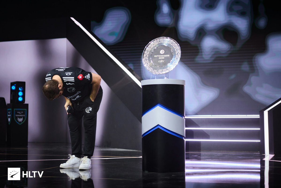 247 dias para dizer adeus ao competitivo.

Obrigado por mudar o CS, <a href="/FalleNCS/">Gabriel Toledo</a> 💚