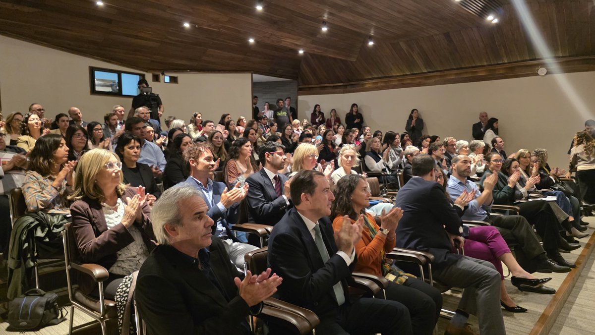 CancilleriaUy's tweet photo. 📊 El Ministerio de Relaciones Exteriores presentó el Plan de Igualdad de Género 2025–2030, una herramienta estratégica orientada a consolidar e institucionalizar la igualdad de género como principio rector de su gestión.

🟣 La actividad contó con la participación de la ministra interina @ValeCSU, la senadora @blancarodgon, la directora de @inmujeresuy, @EsMonicaFA y el director de @ine_uruguay, Marcelo Bisognio.

🤝 Este es el resultado de un proceso colectivo y participativo, concebido como parte de las instancias necesarias para la construcción de una prospectiva institucional y una planificación de largo plazo en materia de igualdad de género.

➕ℹ️ Más información⤵️
https://t.co/t9gYI77lL4

#IgualdadDeGénero #8M #MRREE  #Derechos #Institucionalidad