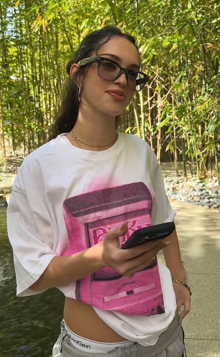 danielarepitas's tweet photo. what do YOU MEAN this woman doesn’t like girls BRO https://t.co/SG9ELn3OUQ