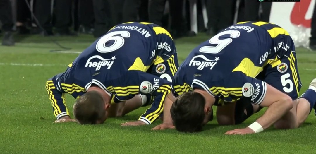EkremArpak's tweet photo. TFF'YE SECDE EDİYORLAR!

Çünkü İslamiyet böyle bir şey değil. İslamiyet kepazelik, onursuzlukla başkasının alın terini çalmak değil. https://t.co/uj4VeuIRbK