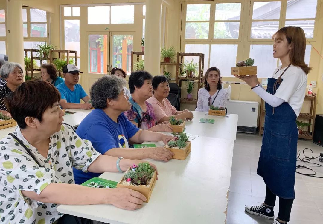 Molly Crowe tweet media