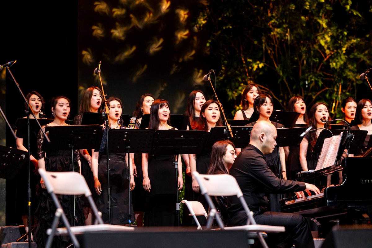 ChristAloco's tweet image. Last night’s live show was chef’s kiss!  The band’s energy Unmatched. Crowd vibes Pure magic. Grinning from ear to ear — already counting down to the next gig! #LiveMusic #ConcertVibes