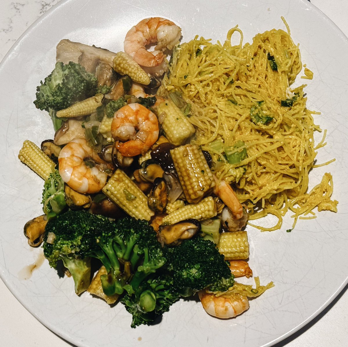nickdemarco_'s tweet image. Stir fry seafood, veg &amp;amp; Singapore noodles 
Home cooking
#food #cooking
