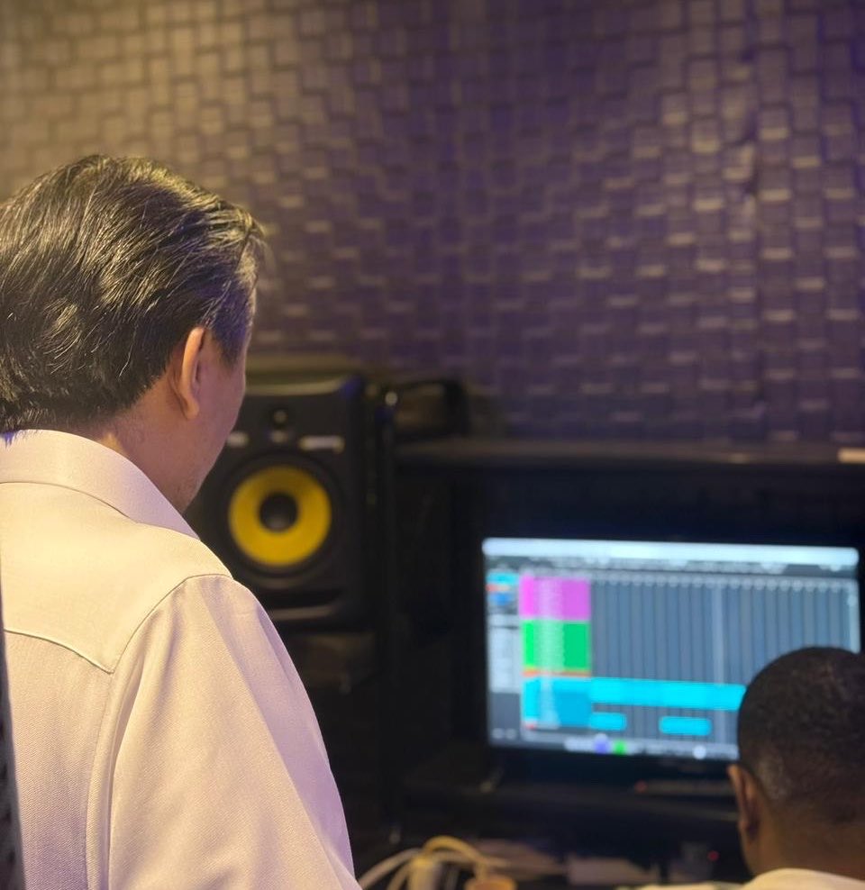 المدرج الأول tweet media