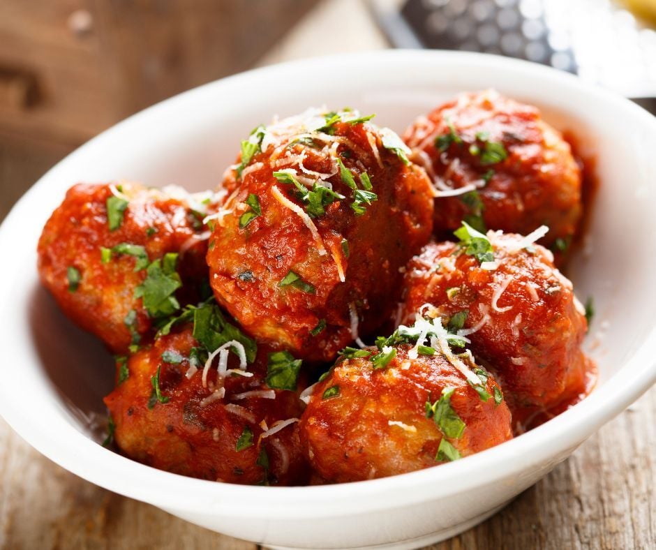 🍝 Antitrust + Meatballs? Yes, really! This creative take on attempted monopolization makes complex law easy to understand. 🤓🏛️

Read more: na2.hubs.ly/H04hjMP0

#BonaLaw #Antitrust #LawMadeSimple #LegalEducation #FunWithLaw