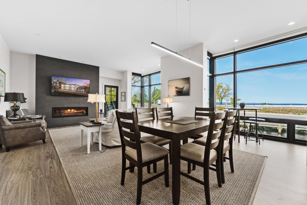 NorthlandVR's tweet image. LUXURY CONDO IN DOWNTOWN #TRAVERSECITY! 5 BR 4 BA Sleeps 16, Wifi, AC, #PETFRIENDLY &amp;amp; two boat slips on the Boardman River! Open for 2026, BOOK NOW! 
buff.ly/YPdNt7R  
#puremichigan #northernmichigan #upnorth