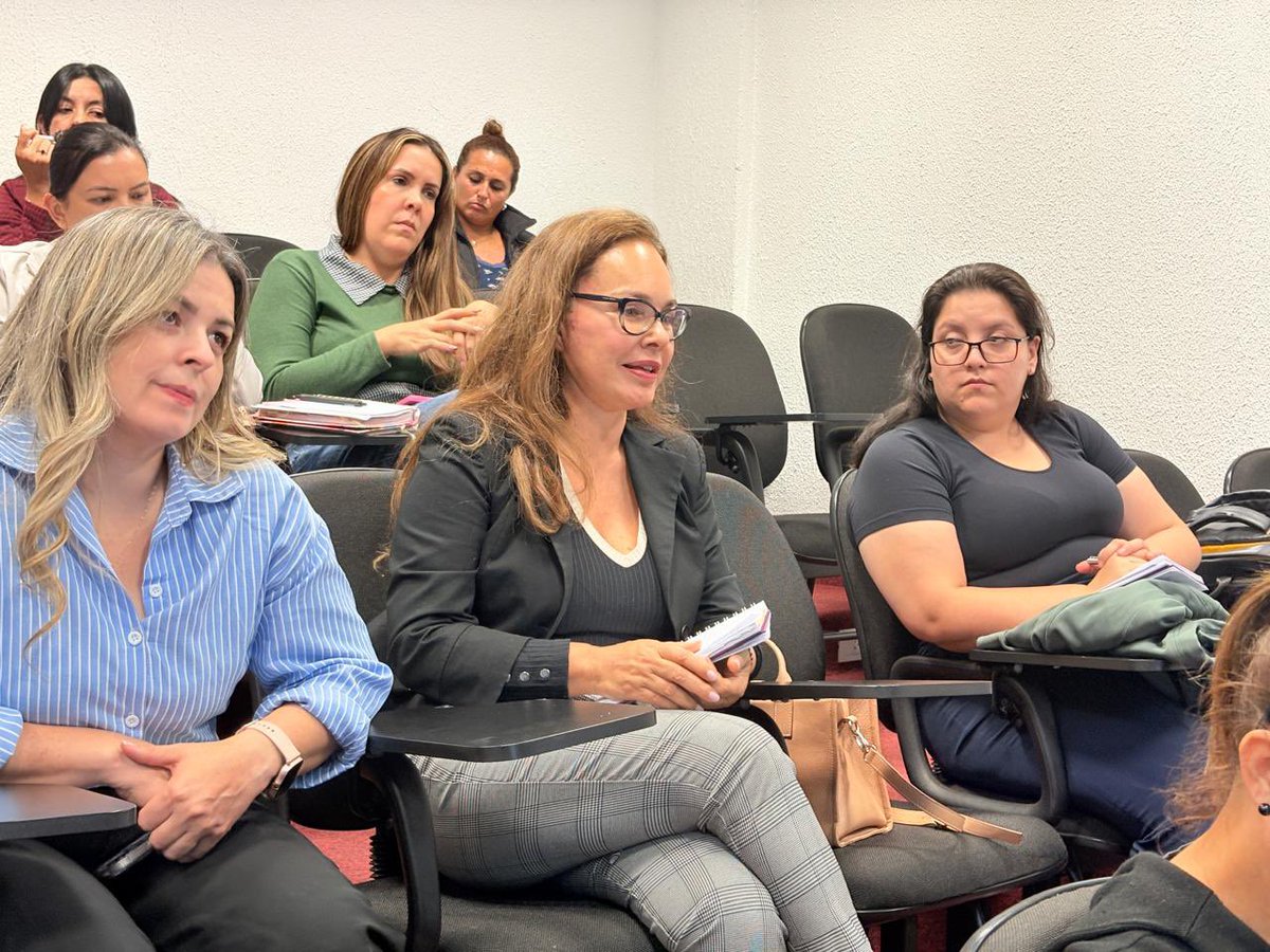 TSJE_Py's tweet photo. a cargo de la coordinadora general de la Dirección de Prensa y Publicidad de la #JusticiaElectoralPy🇵🇾, Andrea Toledo.

👩🏻 La participación de las mujeres impulsa y consolida un liderazgo femenino cada vez más fuerte en la política.

#MujeresLíderes
#PromotoresdelaDemocracia https://t.co/3ZIuK8JCIw
