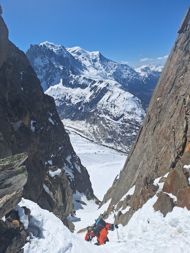skipedia's tweet image. #PostcardsFromChamonix

- Pas de Chèvre, Grands Montets
- Cliff!
- Church at Lac à l'Anglais
- 3S work in progress, Lognan, Grands Montets

#chamonix #grandsmontets #montblancmassif