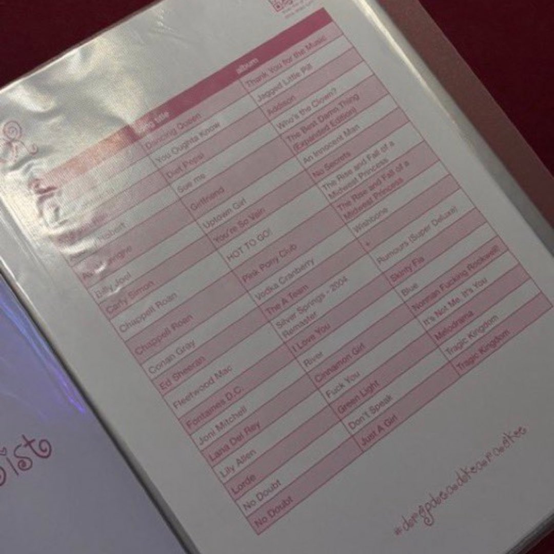 PRINCESAS! Olivia Rodrigo colocou “Diet Pepsi”, da Addison Rae, no karaokê do evento de “drop dead”. 🩷