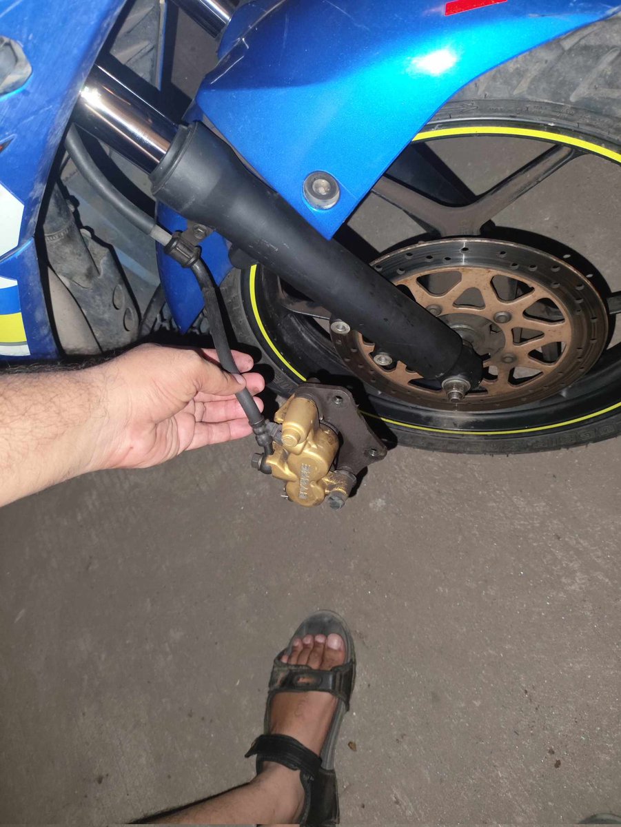 pointblank504's tweet photo. @suzuki2wheelers #suzuki #suzukindia #gixxer I gave my bike for servicing at Dharamraj suzuki  Adajan  surat.I picked up my bike around 19:00 today 17-4-26,after servicing and part replacement,paid 8050 rupees.After few hours ,my front brake completely torn off and brake failed, https://t.co/H4gxUQZZ1s