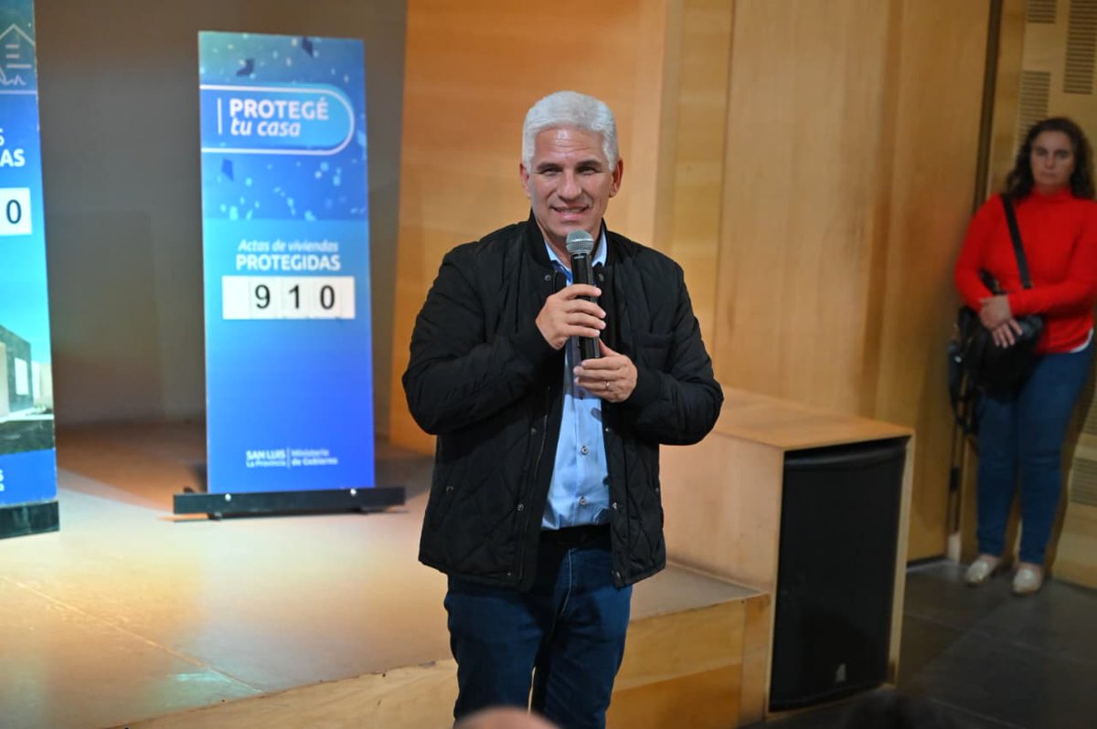 Acompañamos la entrega de escrituras para familias del Valle del Conlara 🙌

La entrega de beneficios se enmarcó en los programas ‘Escriturá tu Casa’ y ‘Protegé tu Casa’.