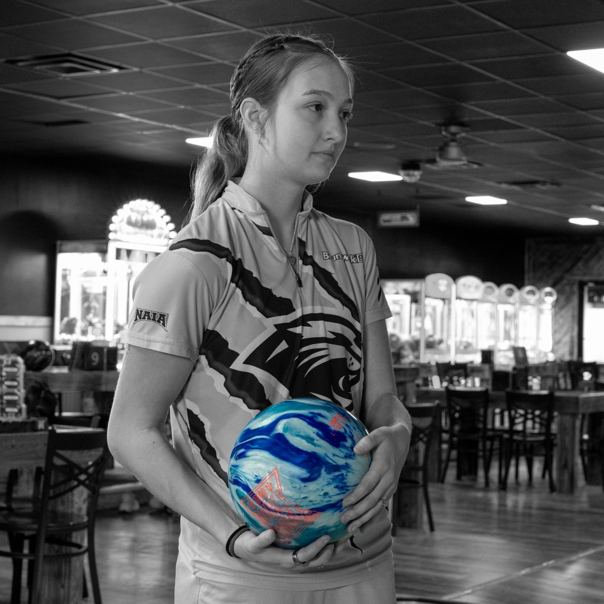 dv8bowling's tweet photo. If you had to start over and learn how to bowl again, would you bowl 2-handed?
#DV8Bowling #DoubleTrouble #DualisticCore #HK22 https://t.co/7Qdbltlzq9